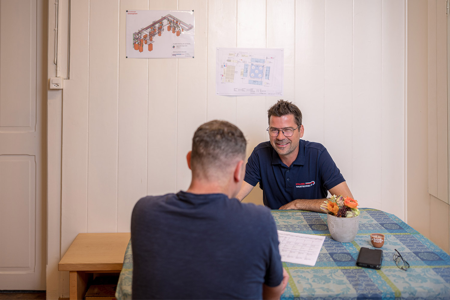 Stalder Haustechnik bei einer Sitzung
